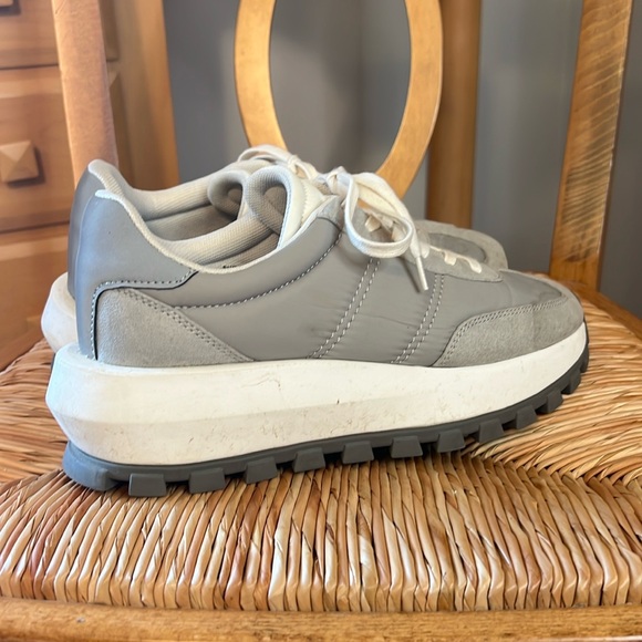 EUC H&M women’s platform gray sneakers size 7 - Picture 2 of 10